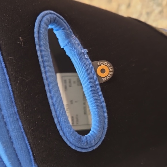 Boys Bogs Size 3 - Picture 4 of 10